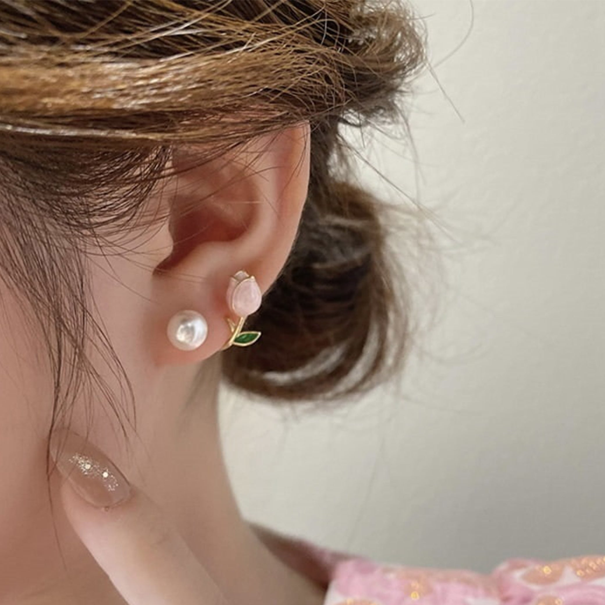 05 Pearl Flower Tops Pair