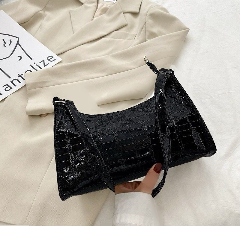 08-Crsnt Crocodile Pattern Armpit Hand Bag