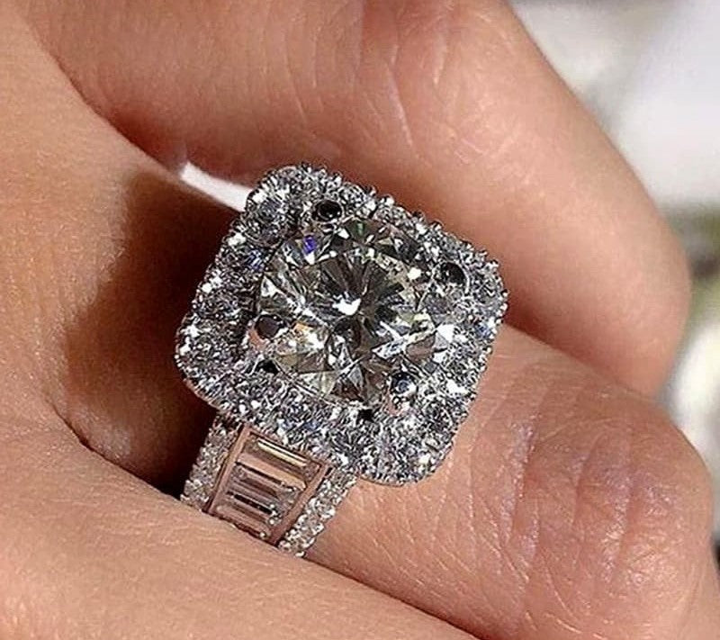 Round Tapered Zircon Ring 01