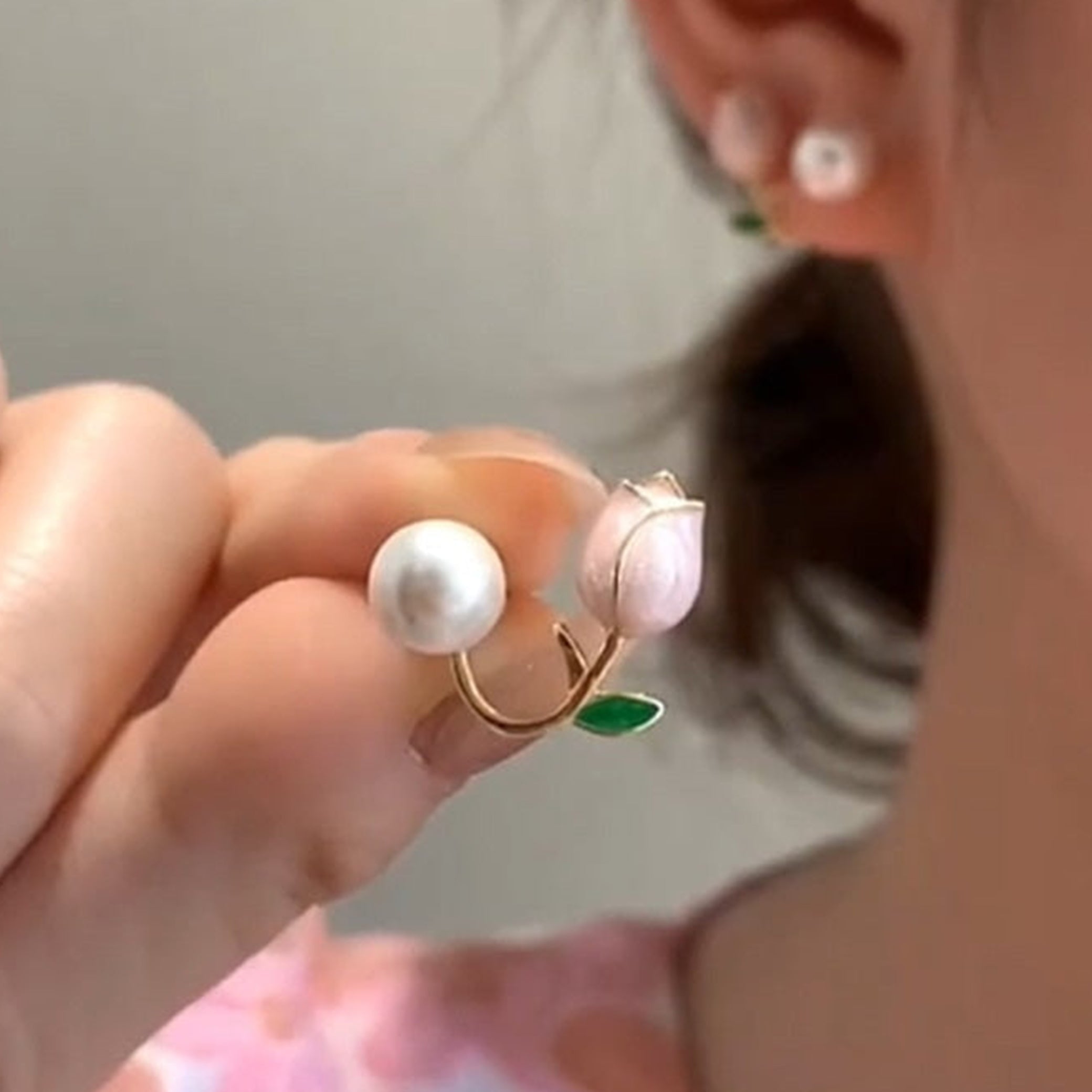 05 Pearl Flower Tops Pair