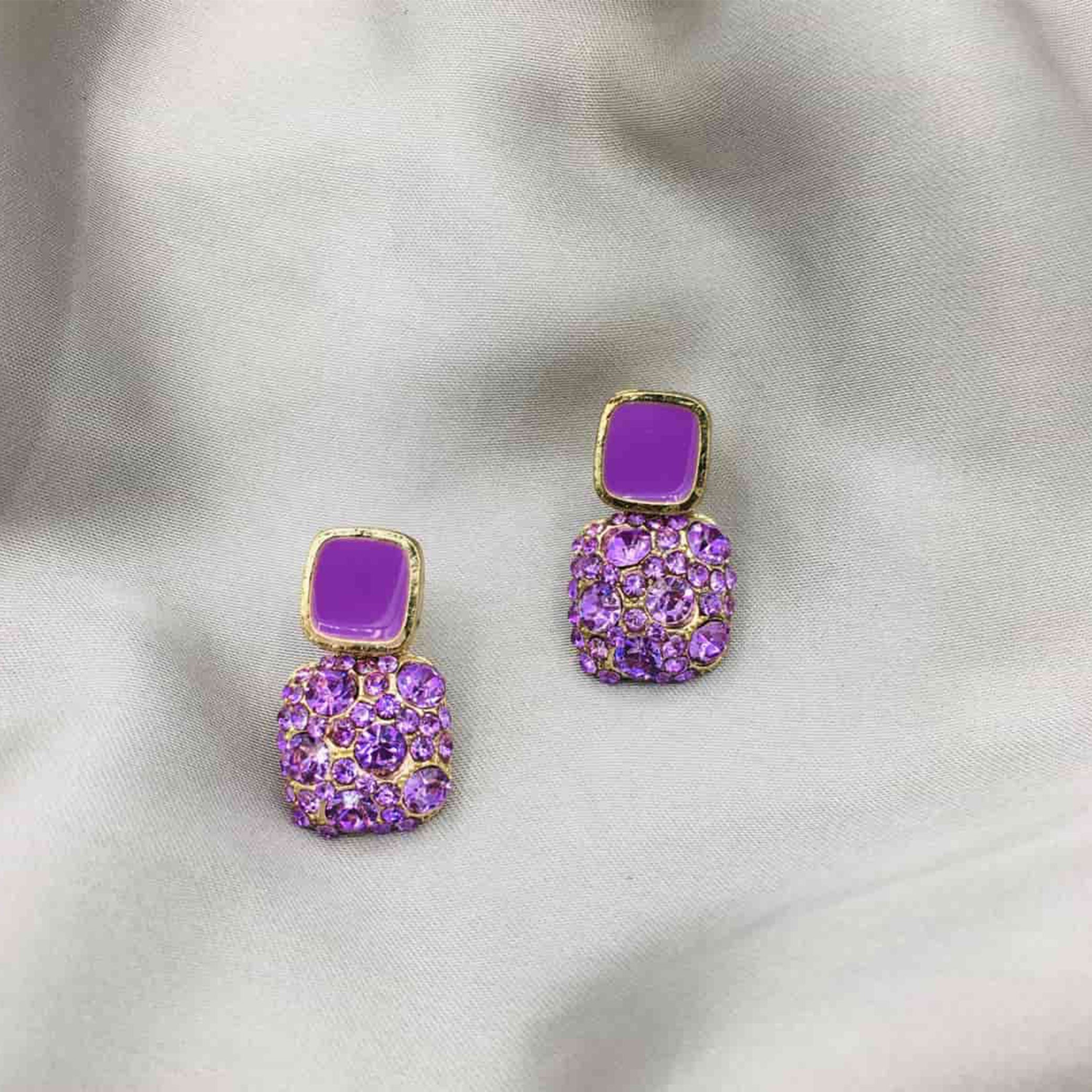 03-Traditional Teardrop Ear Earrings Pair Purple