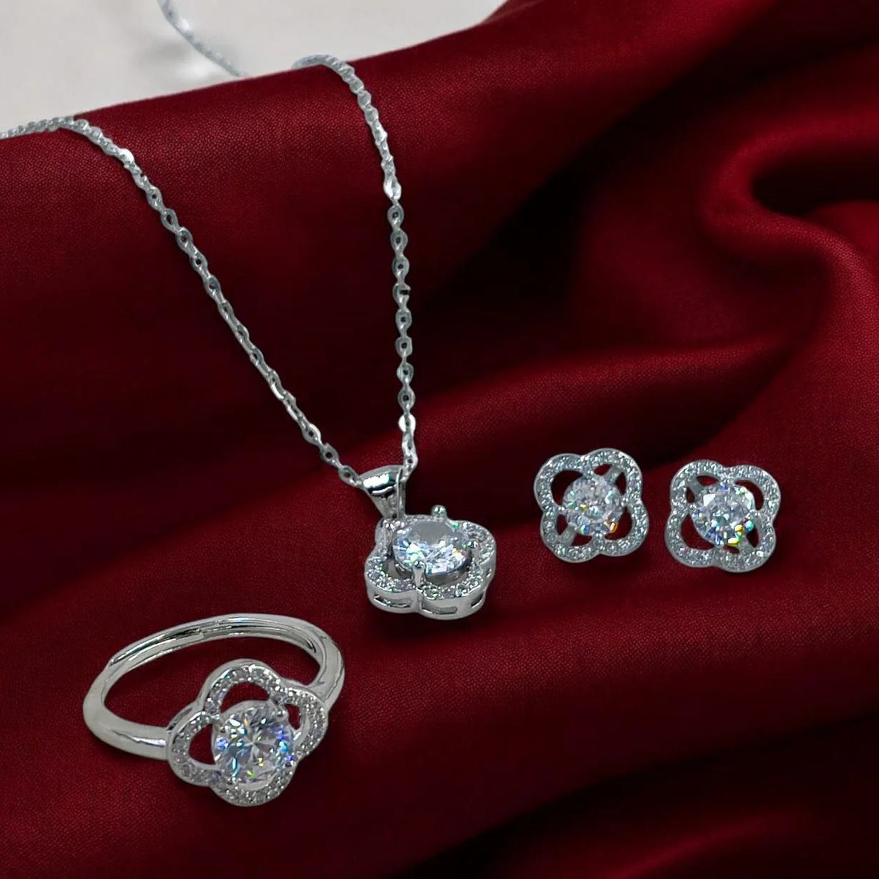 Clover Pendent Set