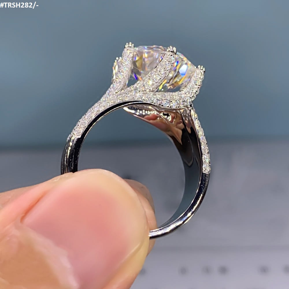 Zircon Round Curved Link Ring