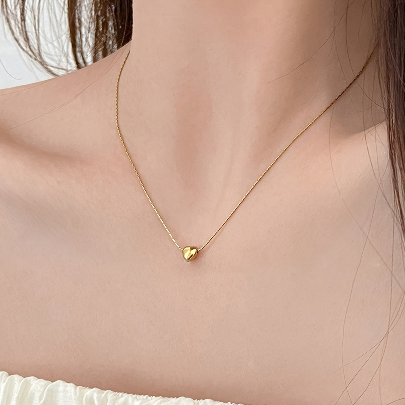 Exquisite Heart-Shaped Pendant Necklace Suitable for Women to Wear